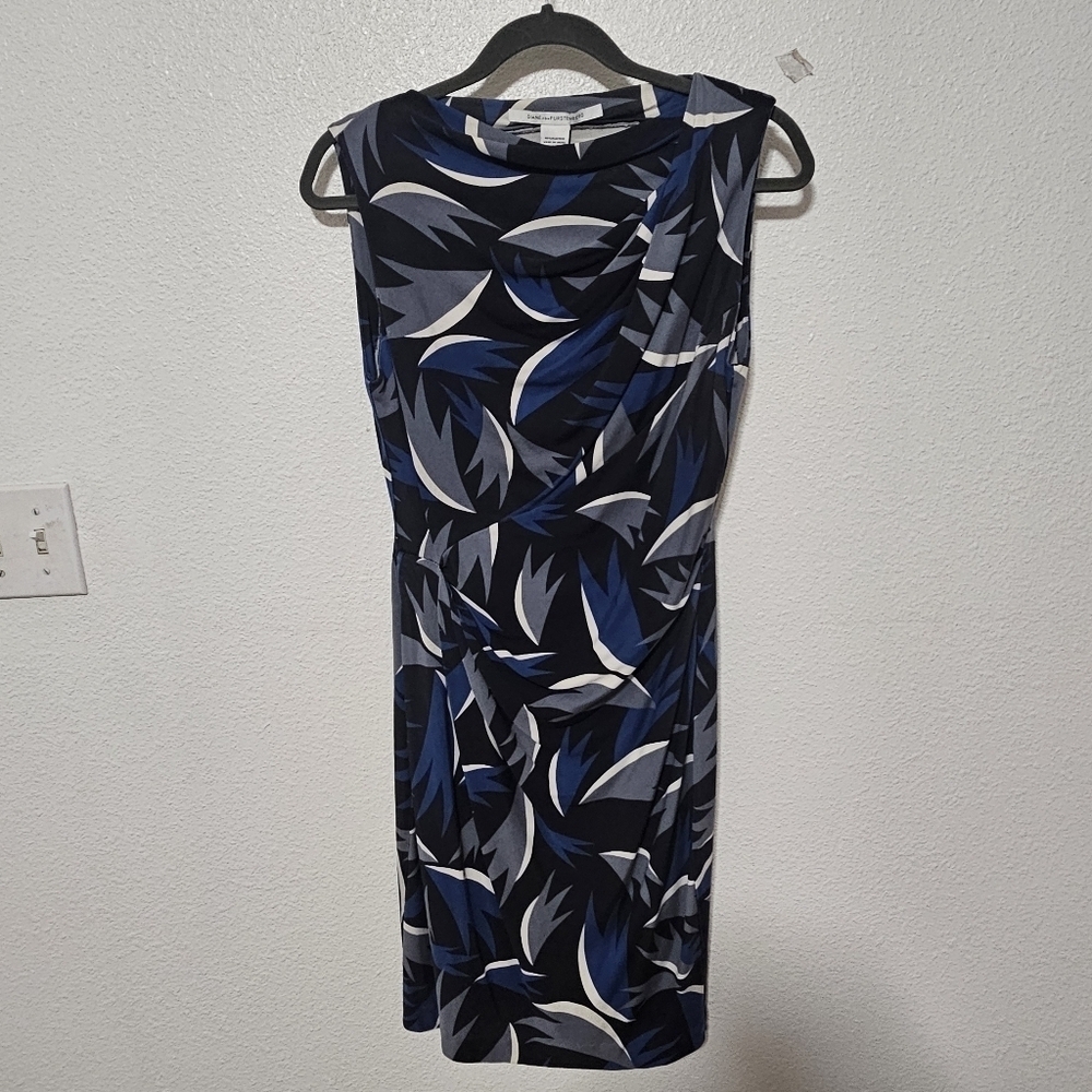 Diane Von Furstenberg dress size 8 100% silk see descriptiom